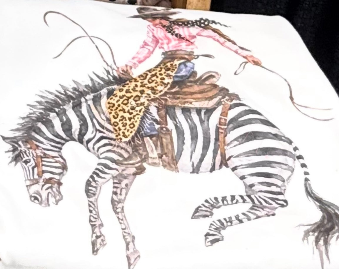 BUCKING ZEBRA GRAPHIC TEE